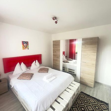 3 Rooms Apartment Airy & Bright Palas Style Iasi Buitenkant foto