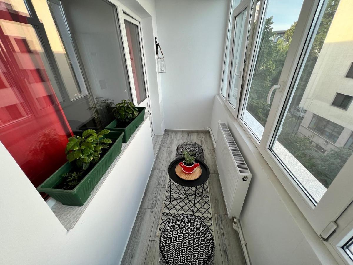 3 Rooms Apartment Airy & Bright Palas Style Iasi Buitenkant foto