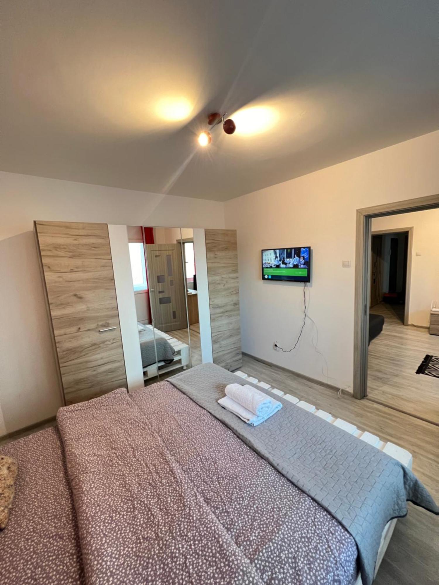 3 Rooms Apartment Airy & Bright Palas Style Iasi Buitenkant foto