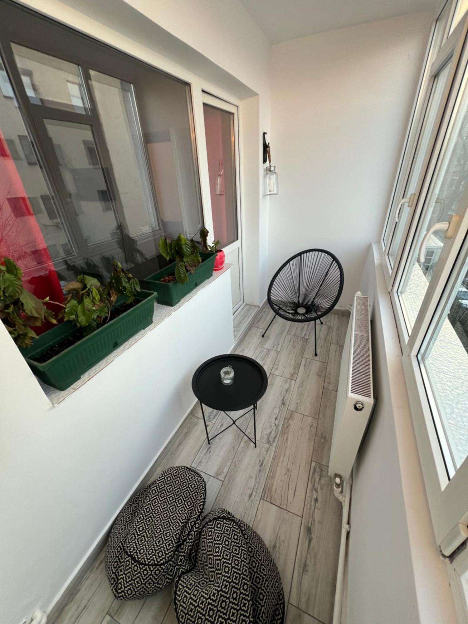 3 Rooms Apartment Airy & Bright Palas Style Iasi Buitenkant foto