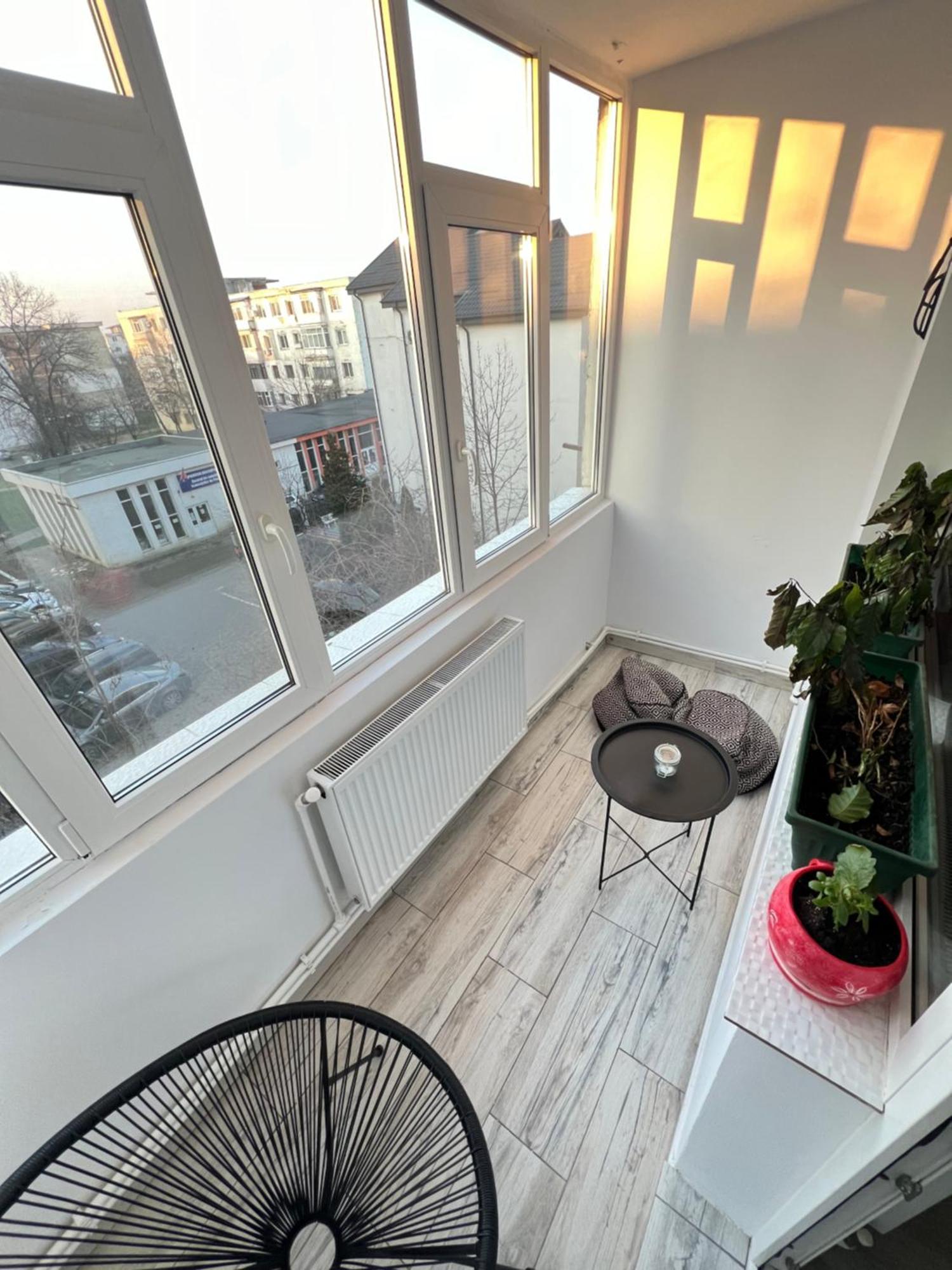 3 Rooms Apartment Airy & Bright Palas Style Iasi Buitenkant foto