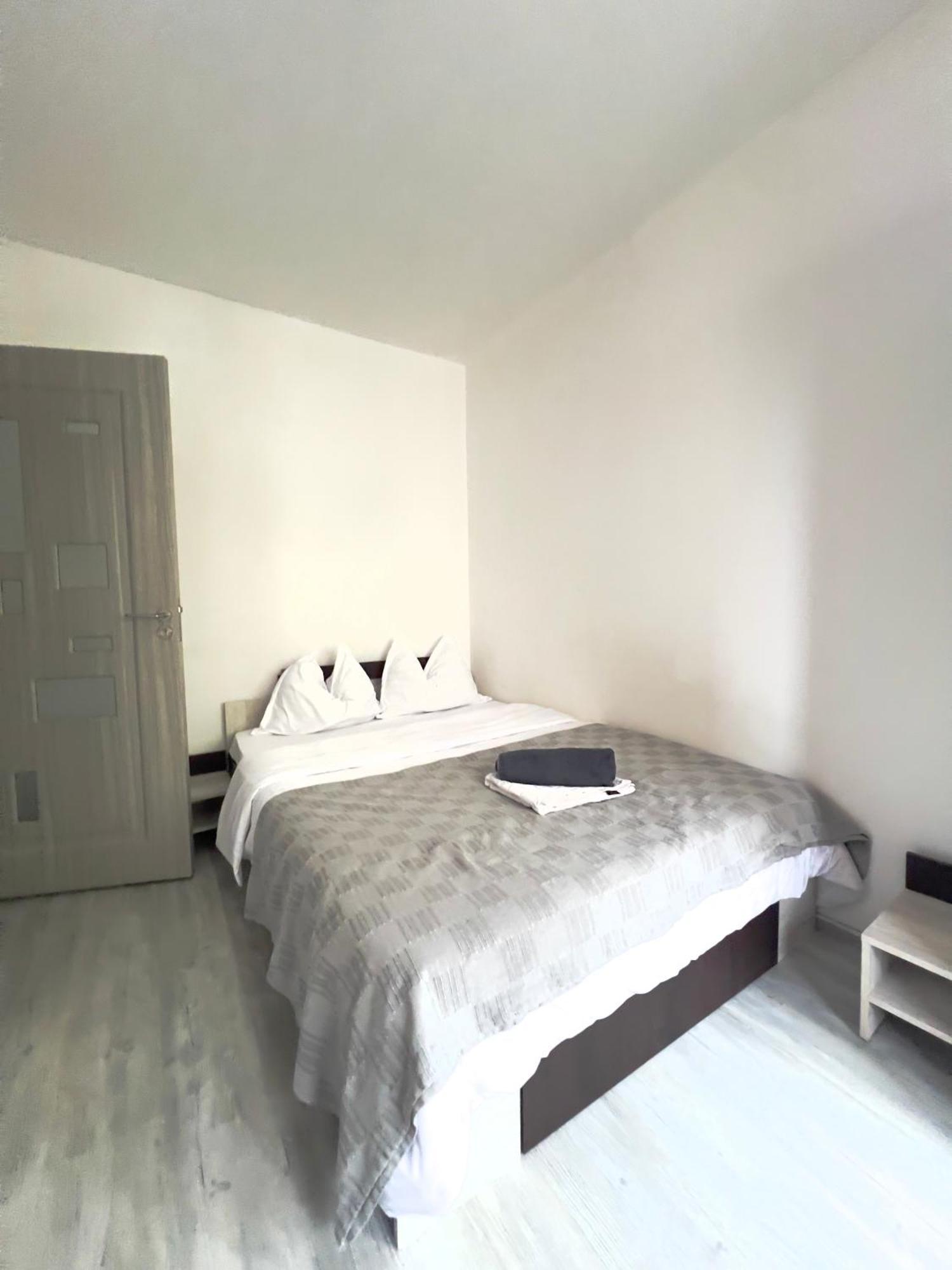 3 Rooms Apartment Airy & Bright Palas Style Iasi Buitenkant foto