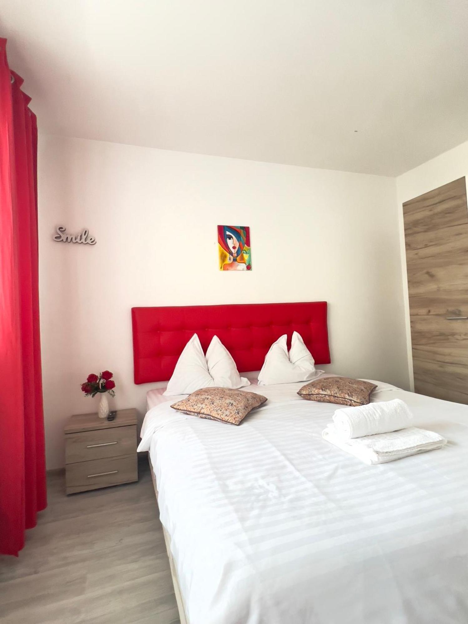 3 Rooms Apartment Airy & Bright Palas Style Iasi Buitenkant foto