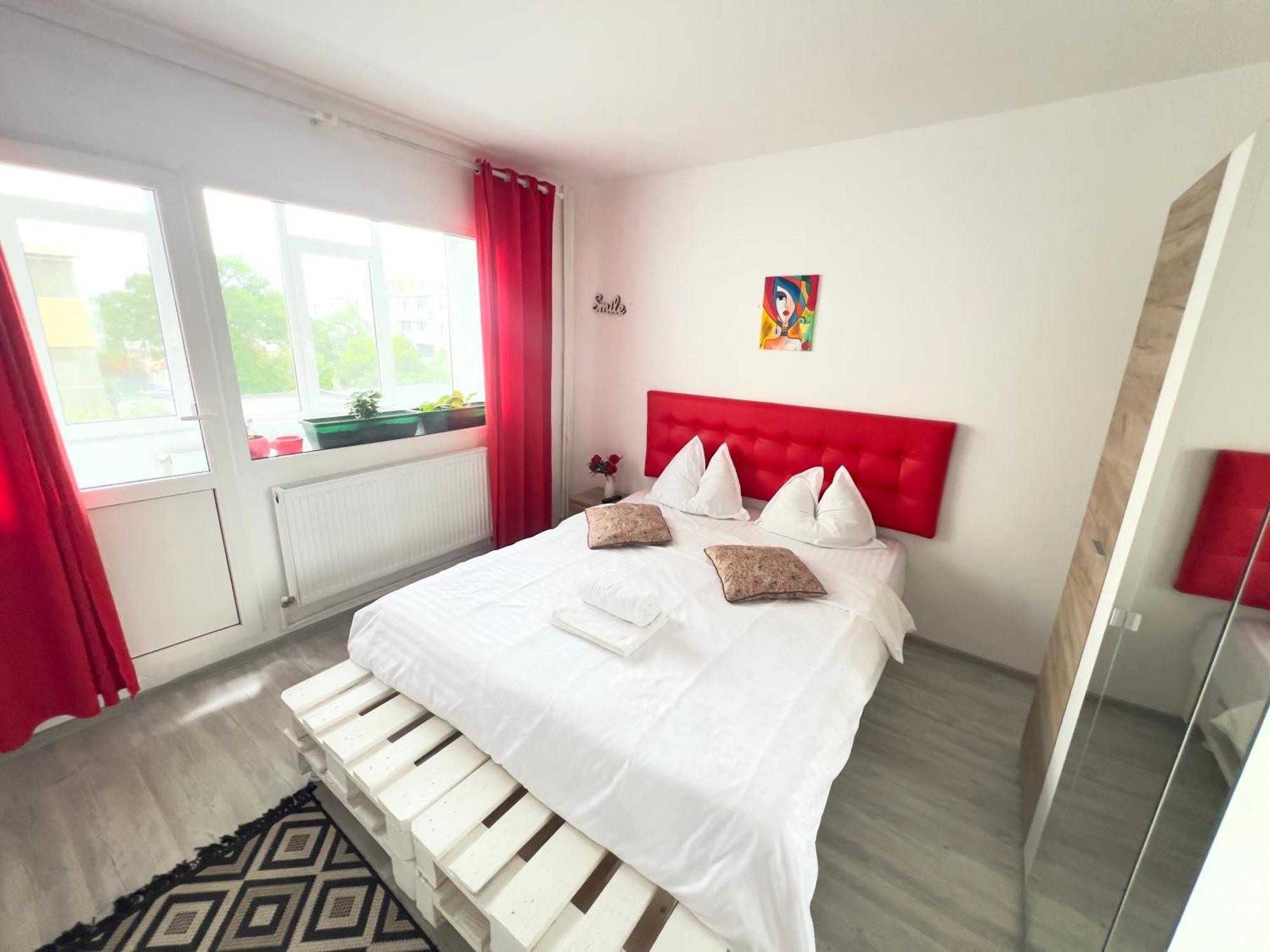3 Rooms Apartment Airy & Bright Palas Style Iasi Buitenkant foto